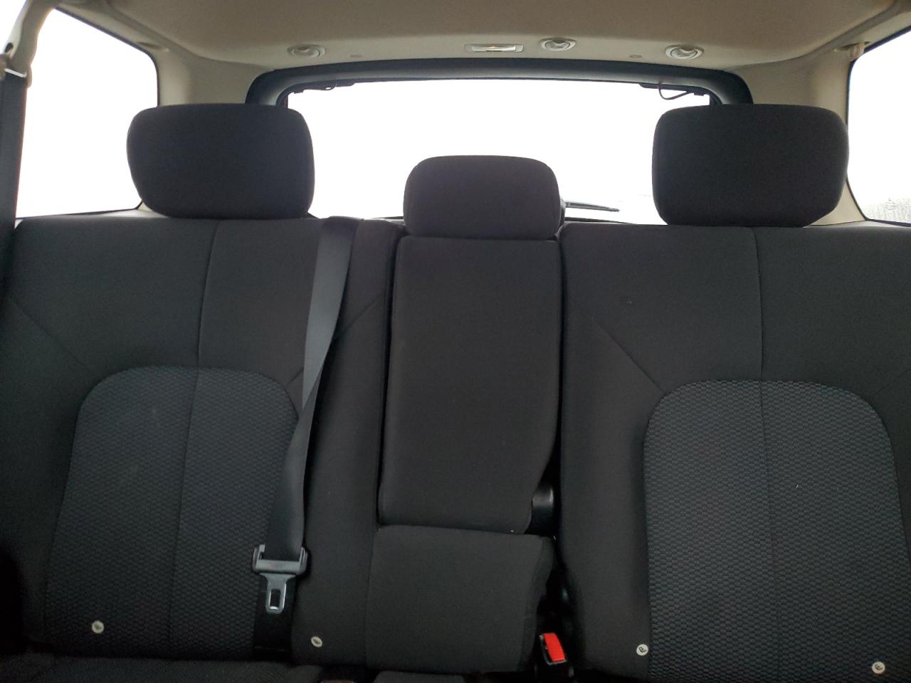 2011 Mitsubishi Endeavor - Image 10