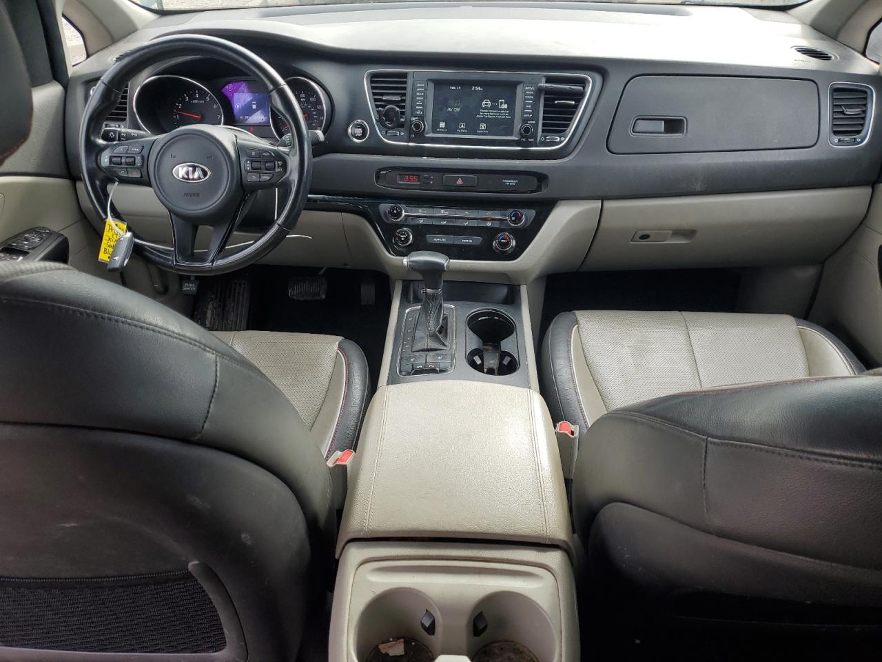 2017 Kia Sedona - Image 8