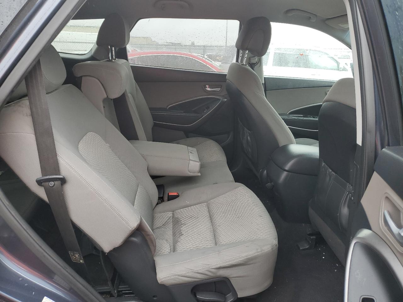 2017 Hyundai Santa Fe - Image 11