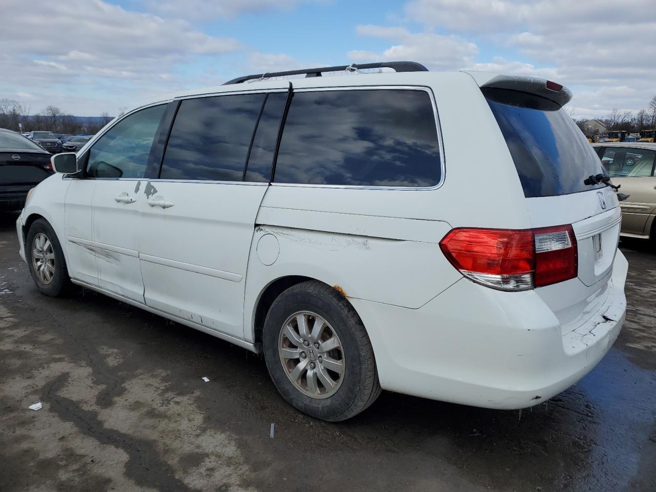 2010 Honda Odyssey - Image 2