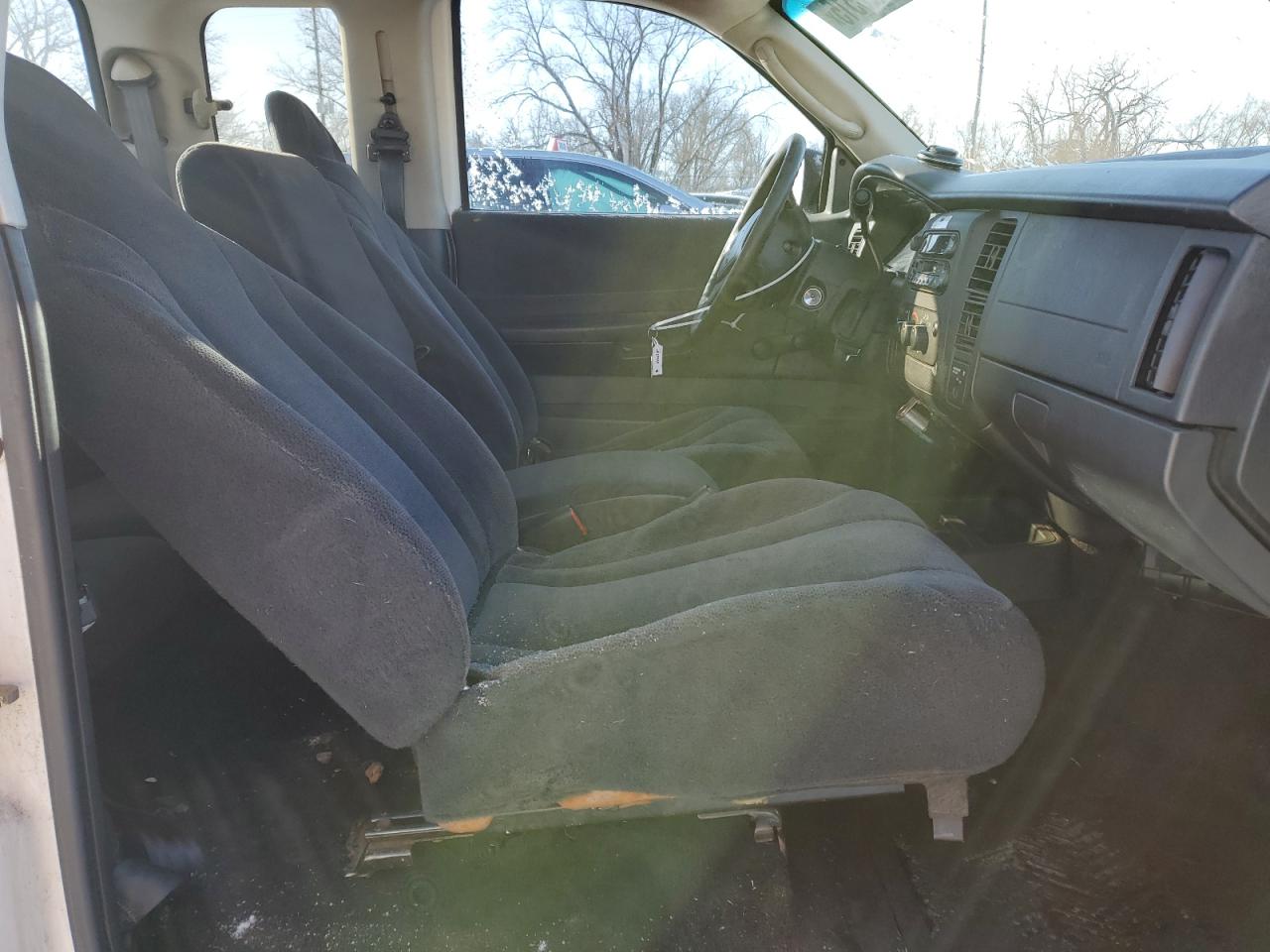 2004 Dodge Dakota - Image 10