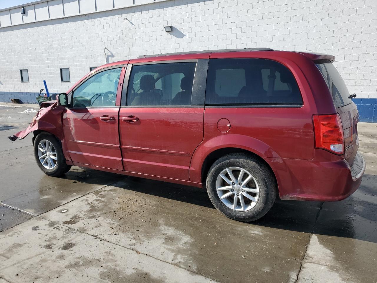 2015 Dodge Caravan - Image 2