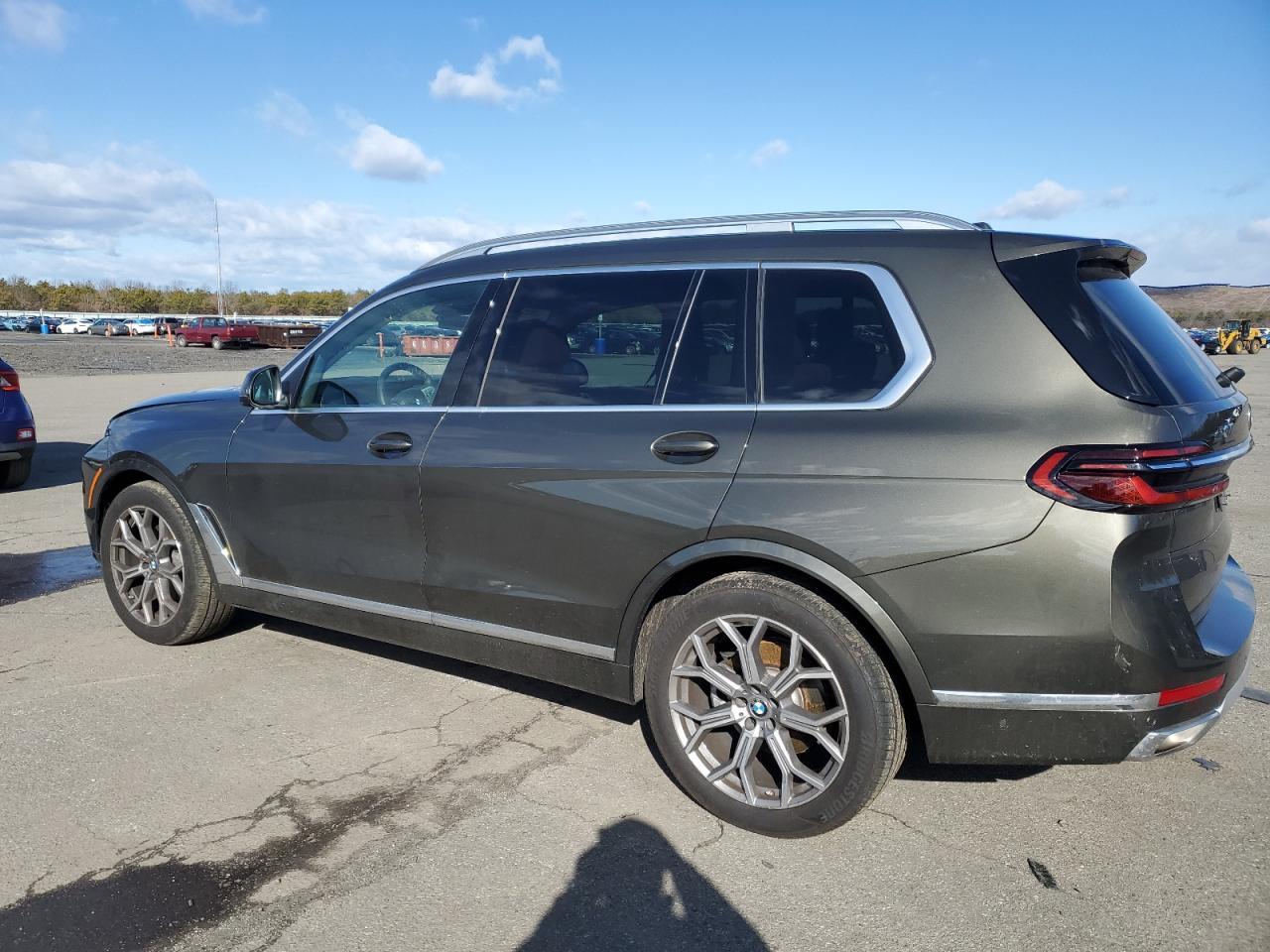 2024 BMW X7 - Image 2