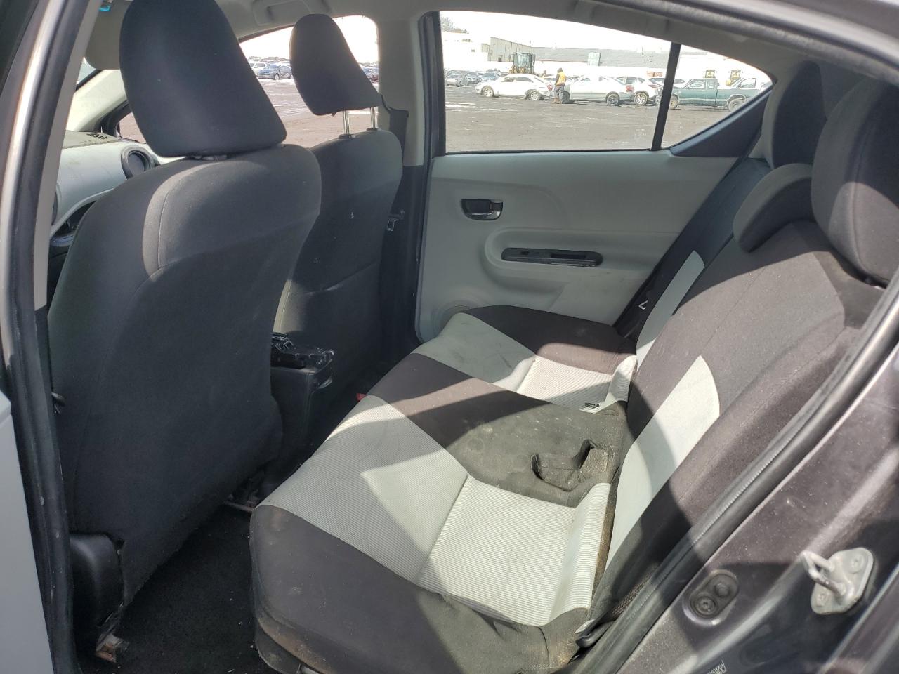 2012 Toyota Prius - Image 10