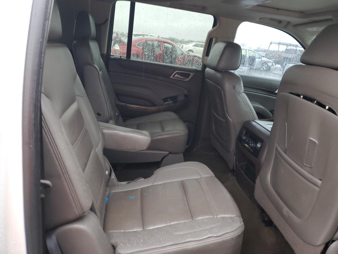 2016 GMC Yukon - Image 11