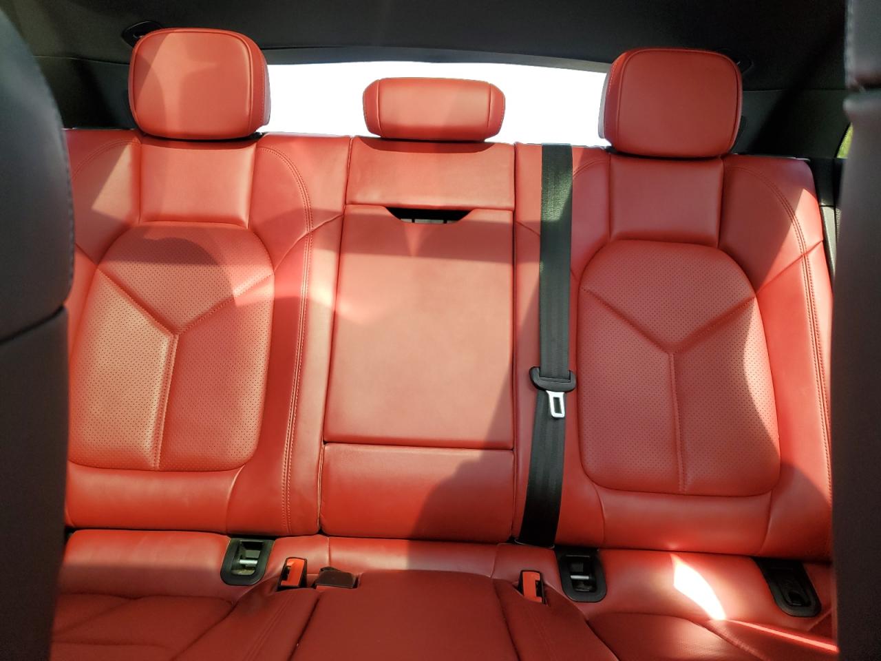2020 Porsche Macan - Image 10