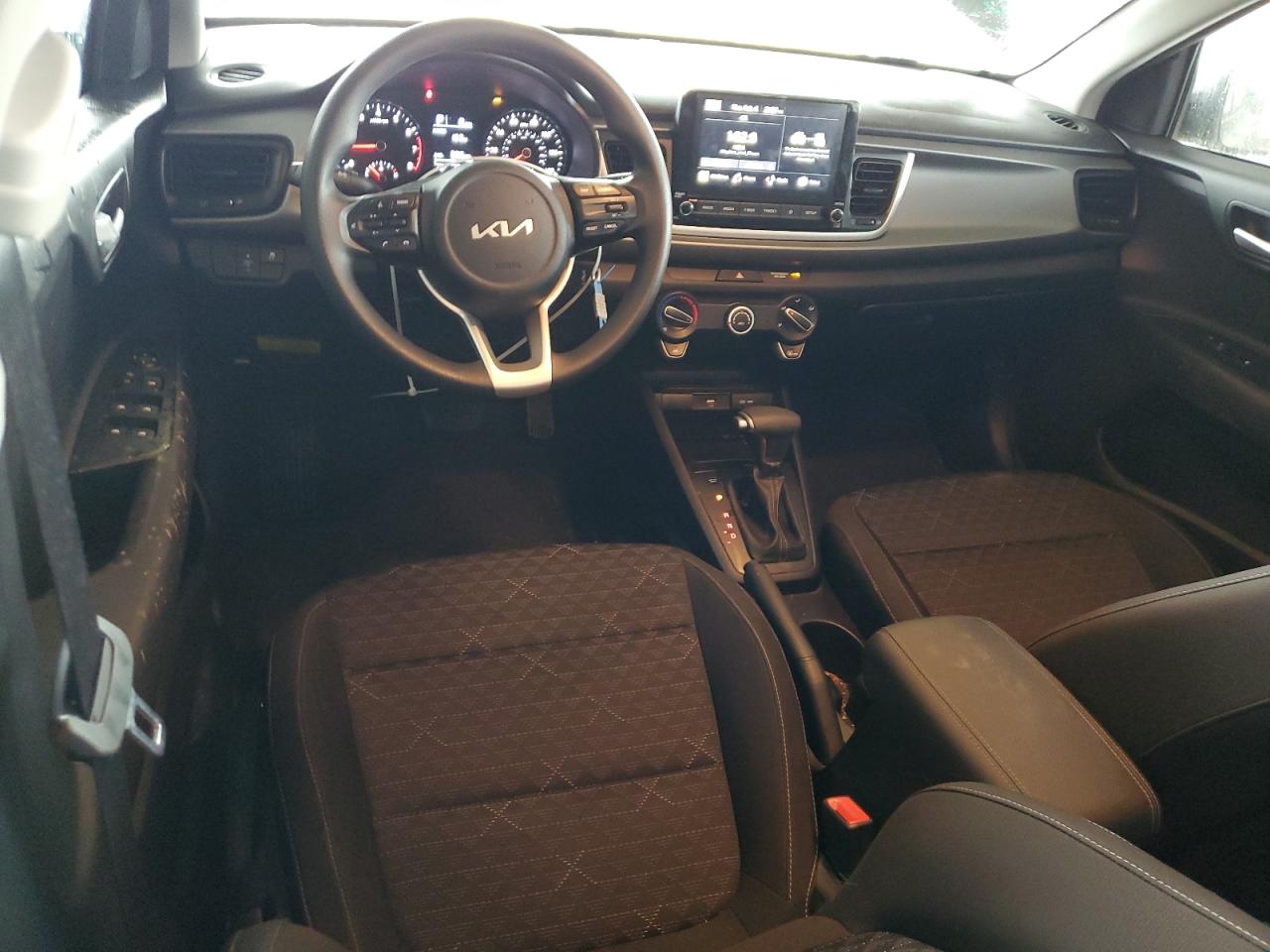 2022 Kia Rio - Image 8