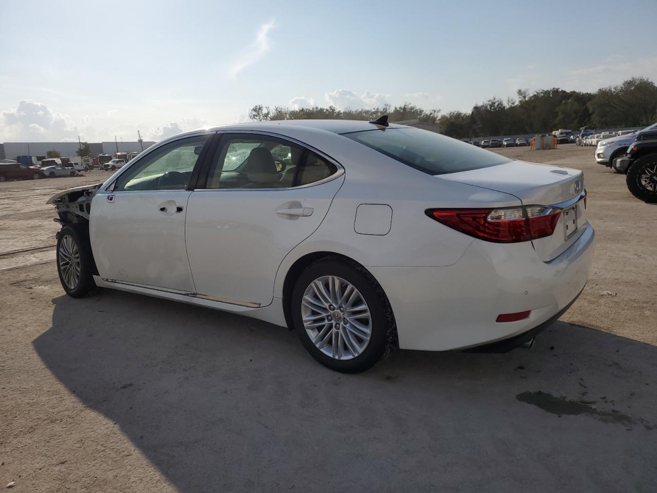 2014 Lexus ES - Image 2
