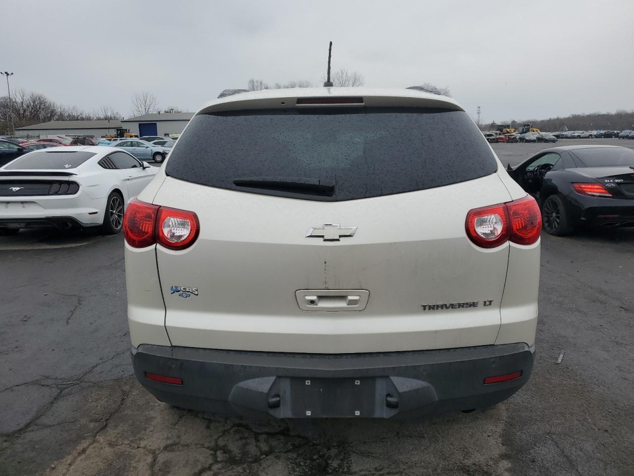 2011 Chevrolet Traverse - Image 6