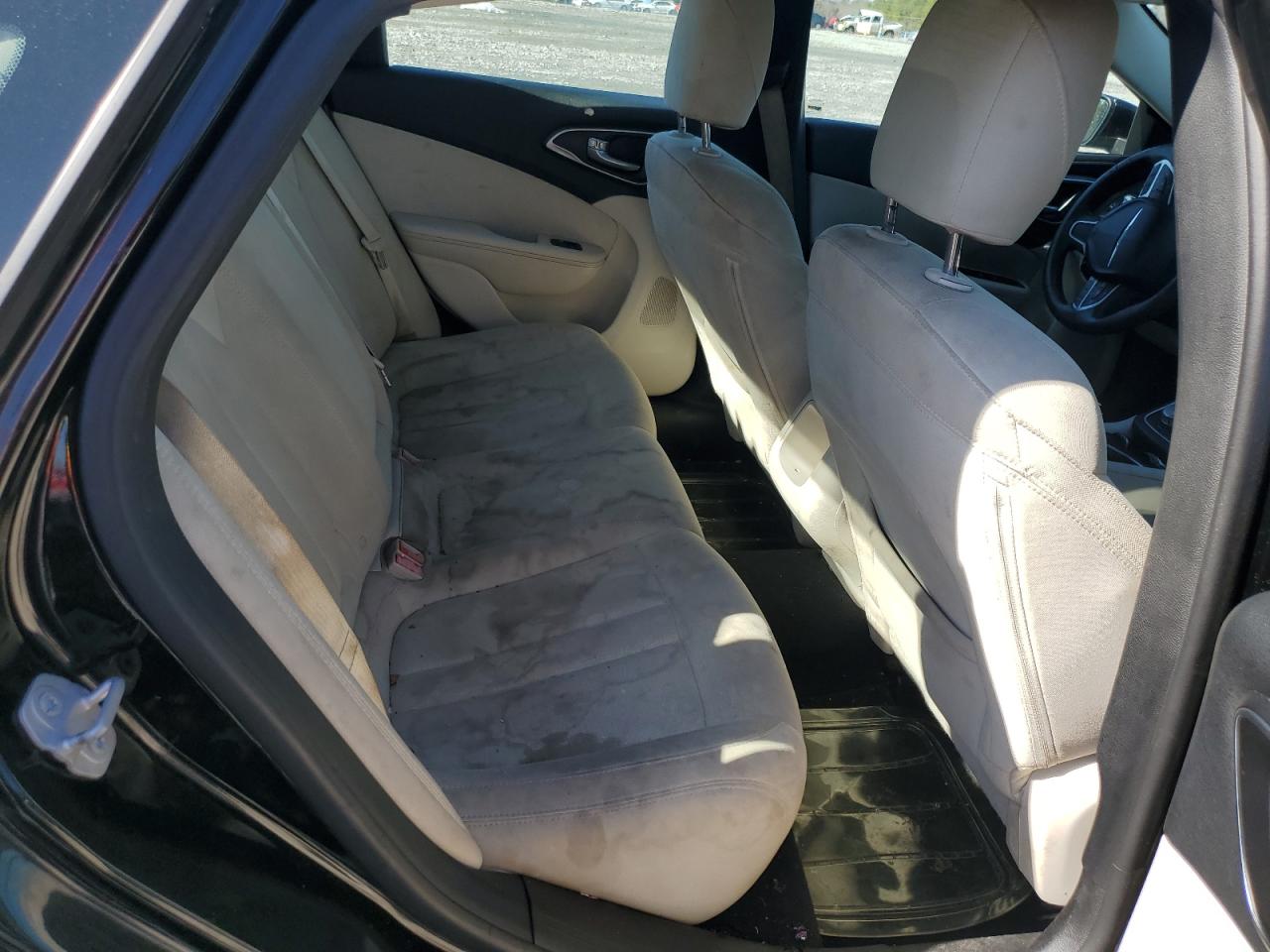 2015 Chrysler 200 - Image 11