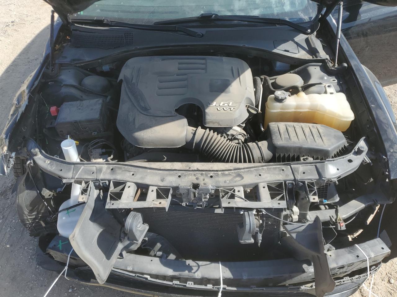 2020 Chrysler 300 - Image 11