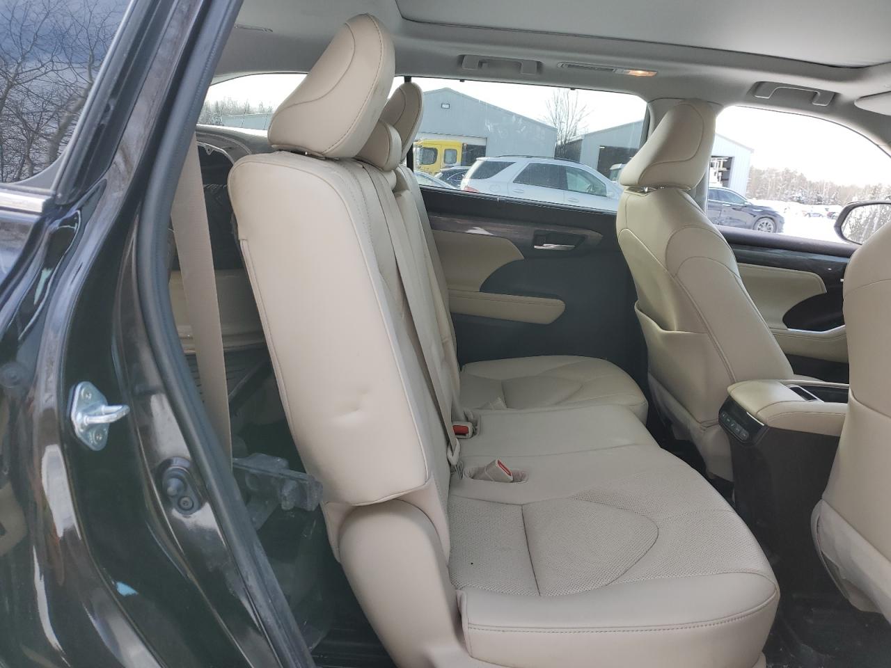 2020 Toyota Highlander - Image 11