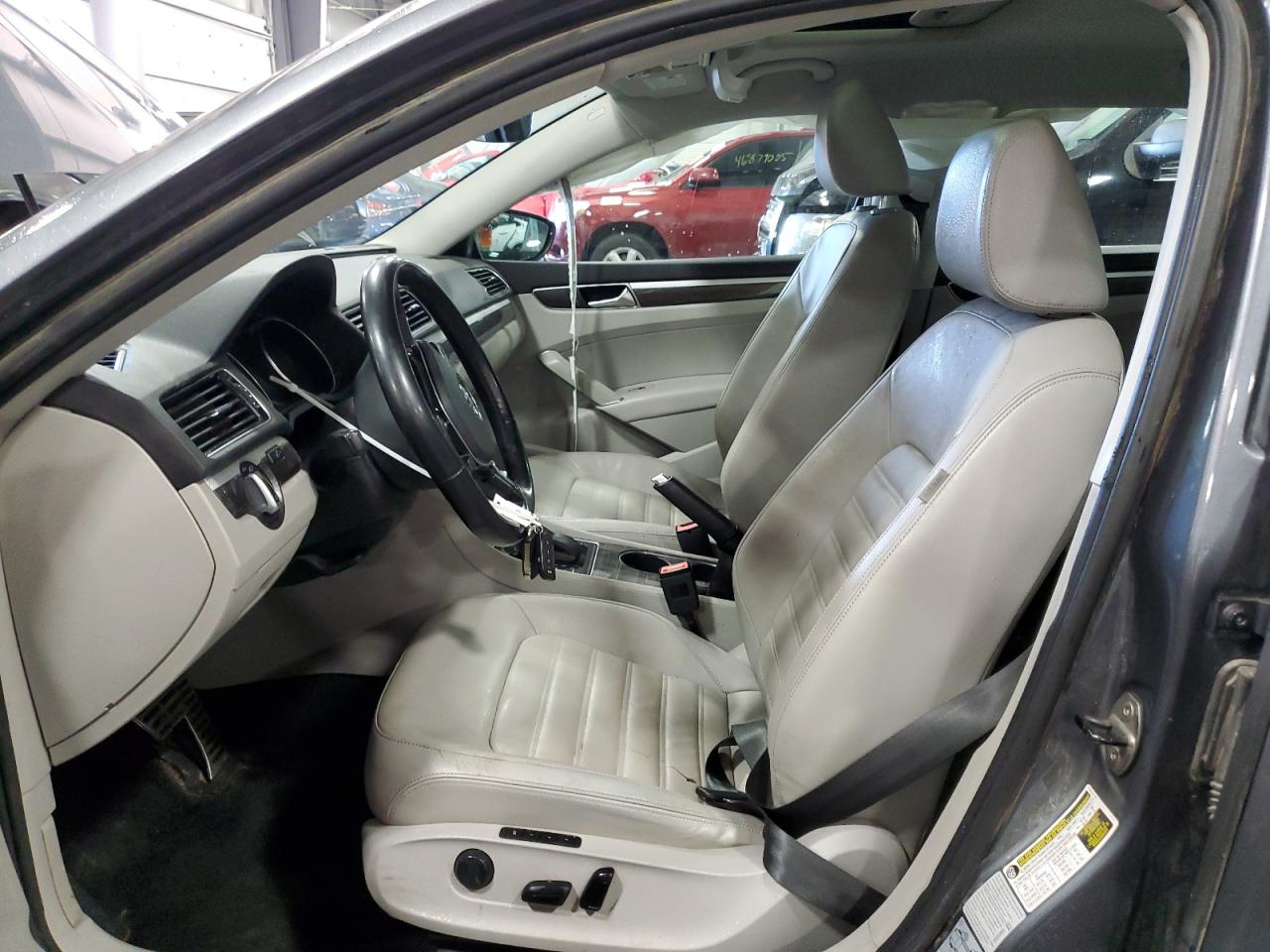 2017 Volkswagen Passat - Image 7