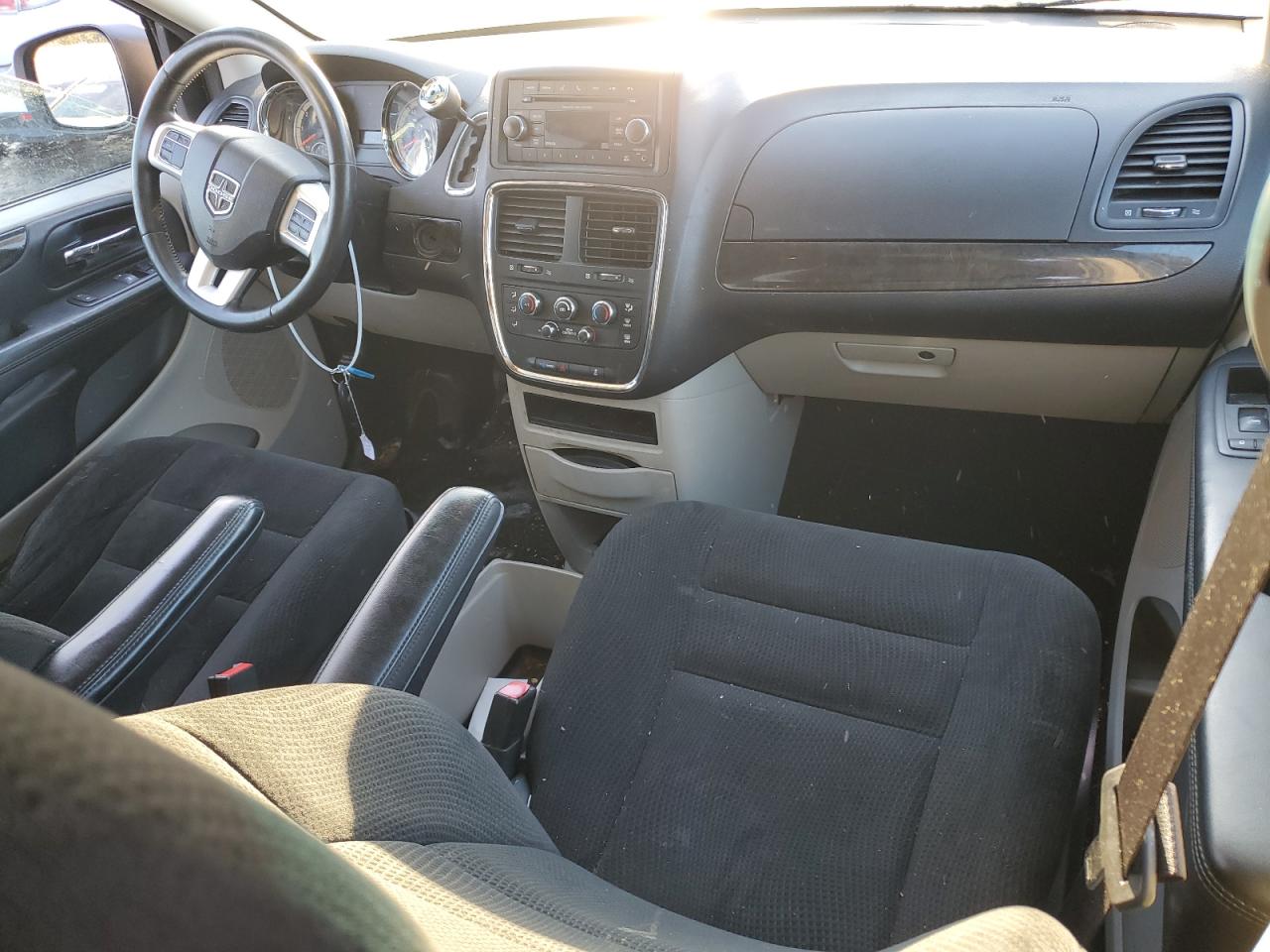 2015 Dodge Caravan - Image 8