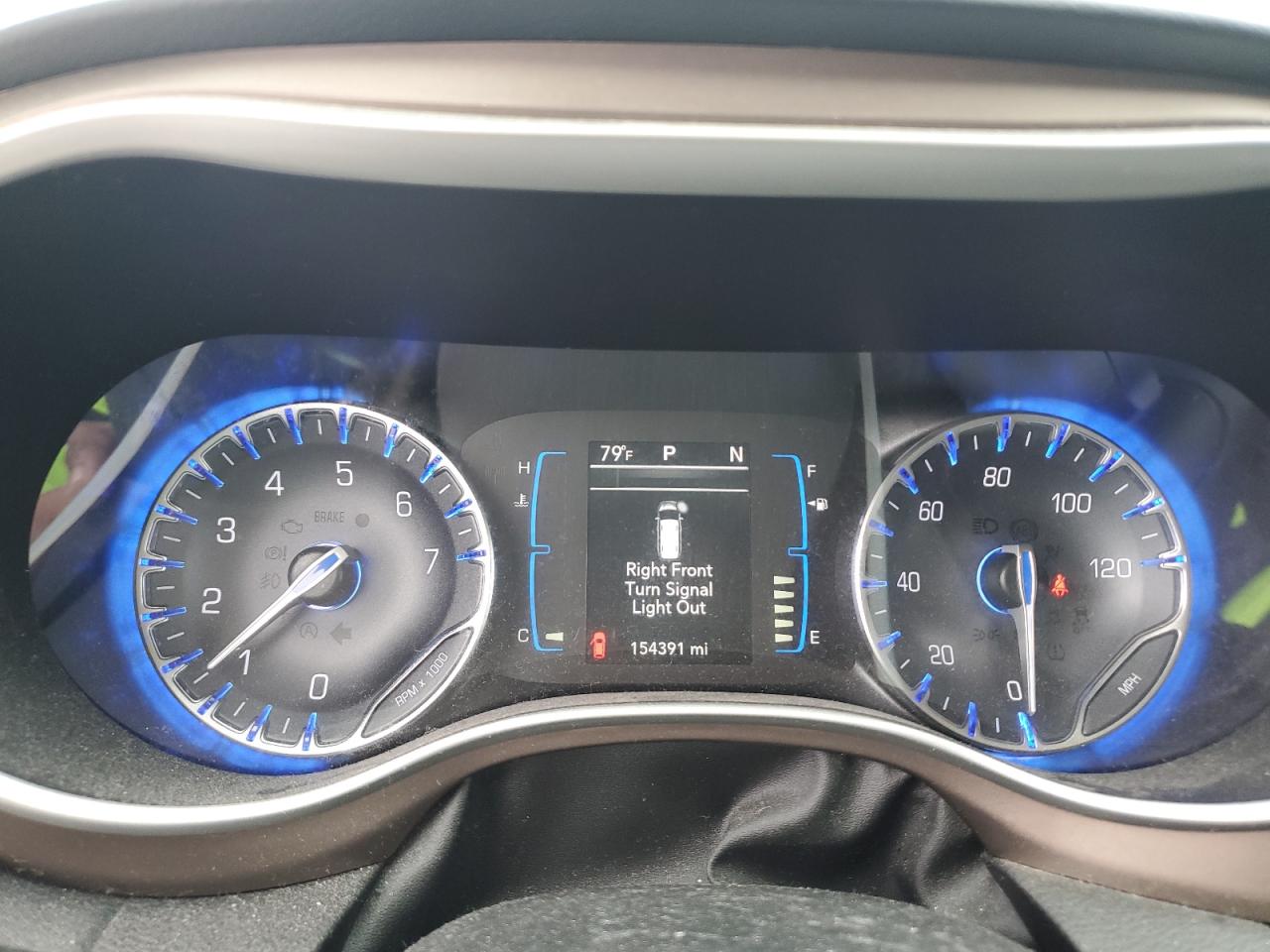 2017 Chrysler Pacifica - Image 9