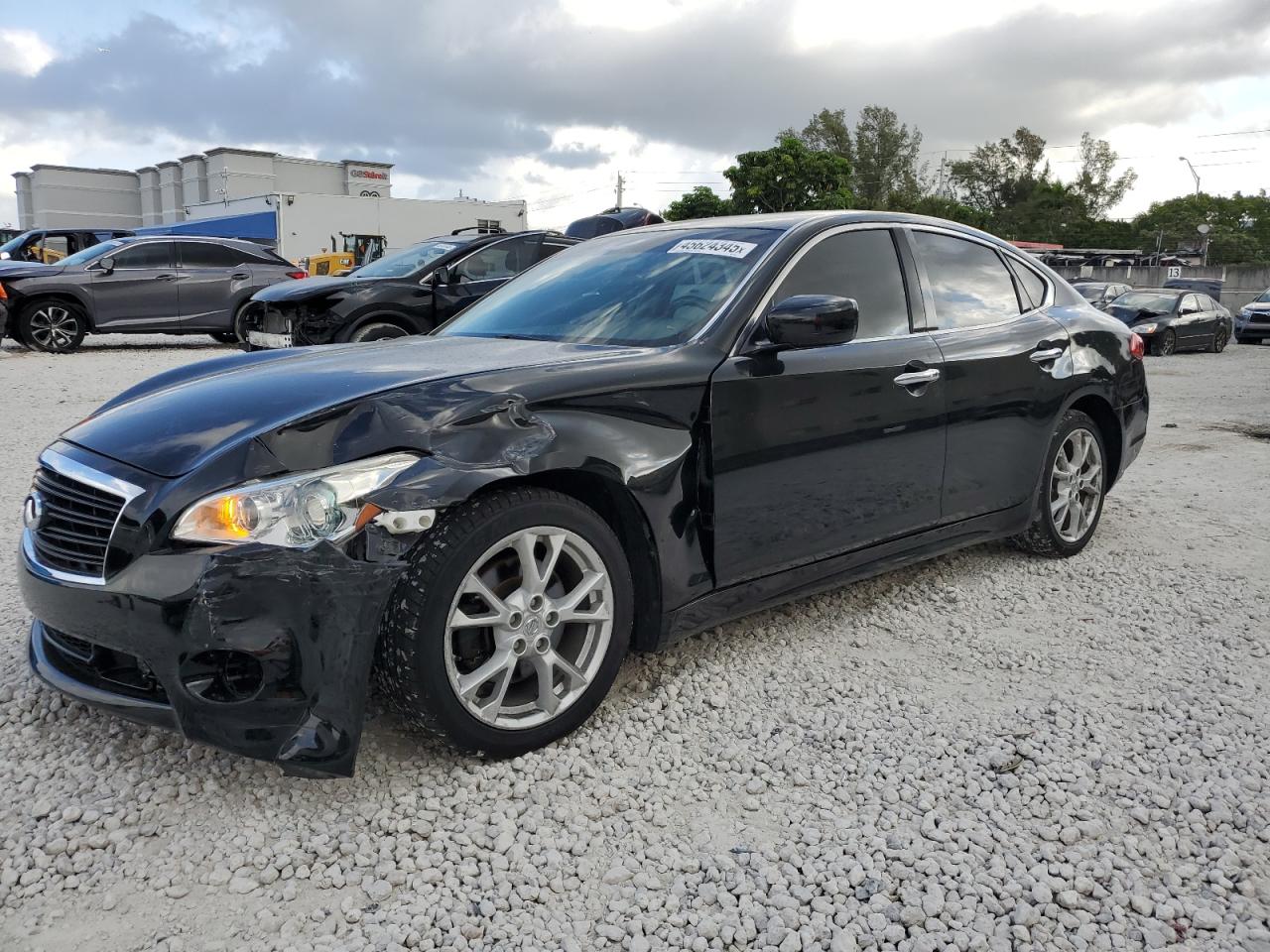 2011 Infiniti M - Image 1