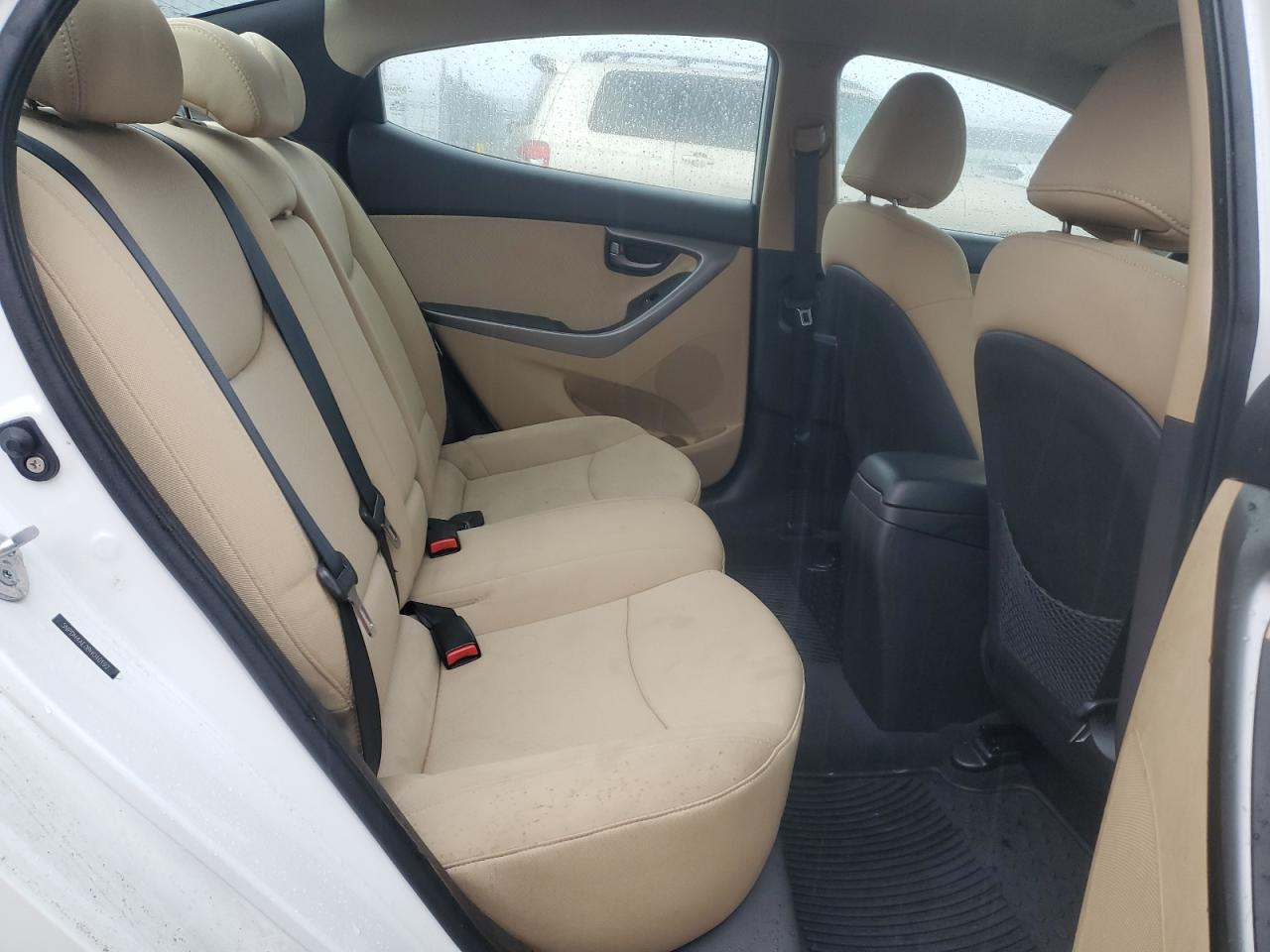2011 Hyundai Elantra - Image 10
