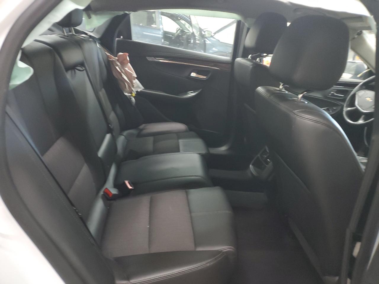 2017 Chevrolet Impala - Image 10