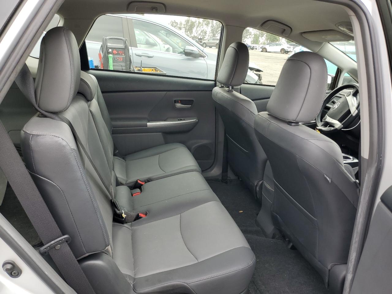 2014 Toyota Prius - Image 10