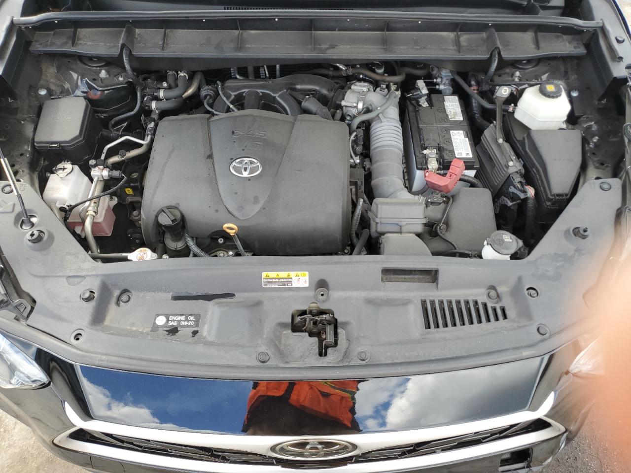 2022 Toyota Highlander - Image 12