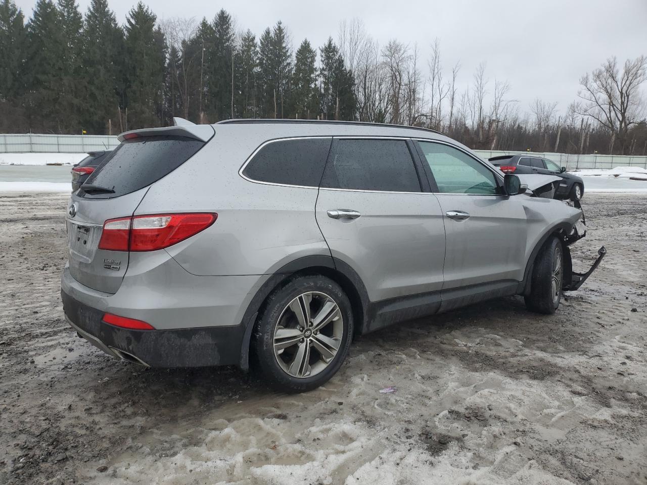 2015 Hyundai Santa Fe - Image 3