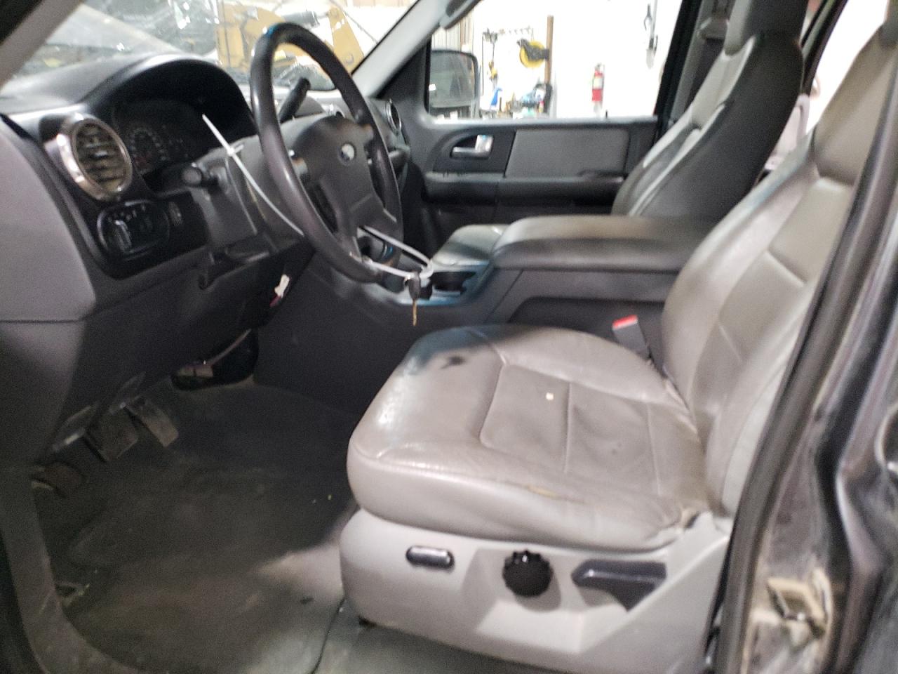 2003 Ford Expedition - Image 7