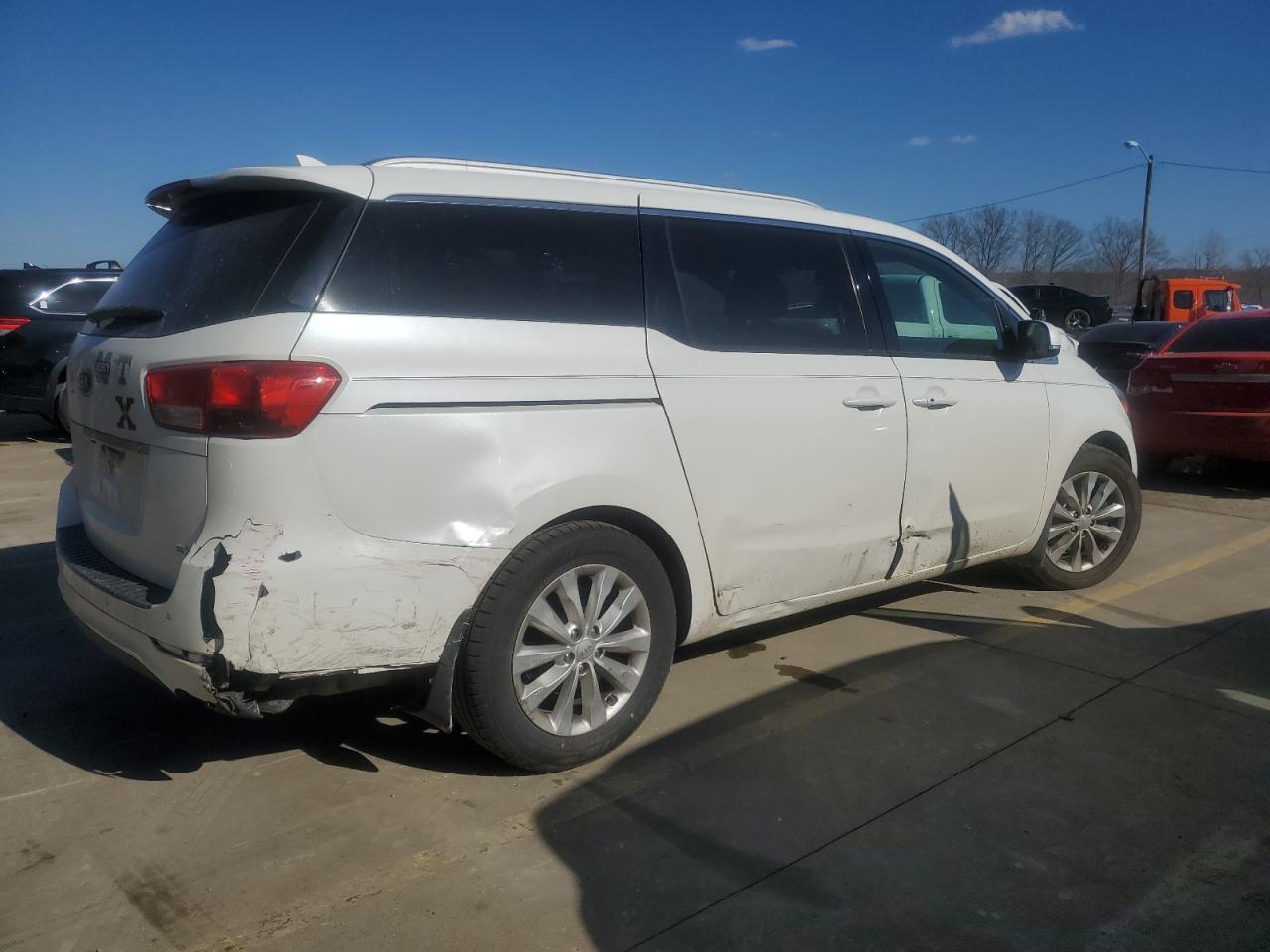 2017 Kia Sedona - Image 3