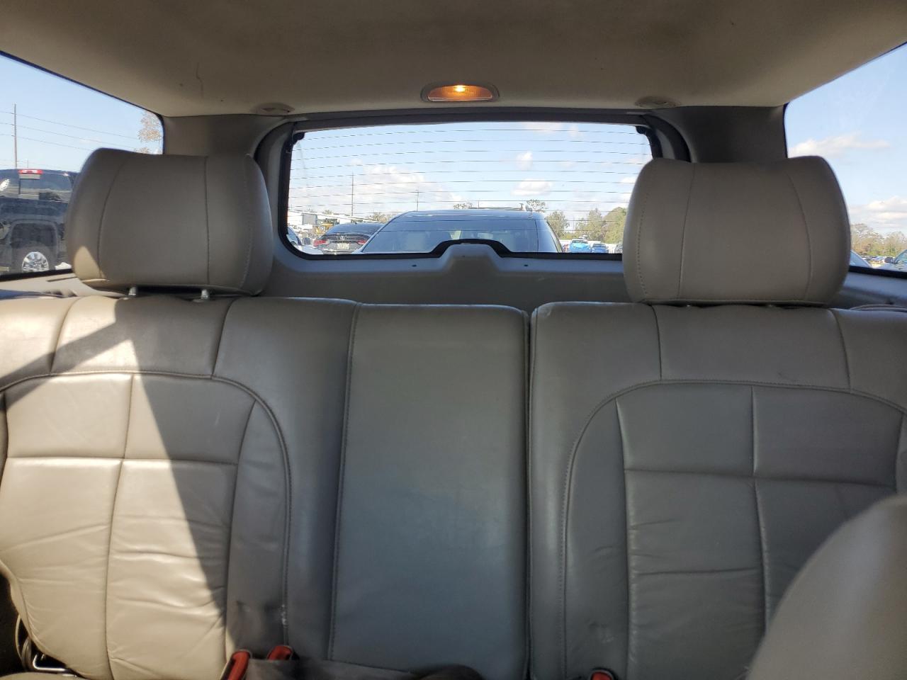 2004 Jeep Grand Cherokee - Image 10