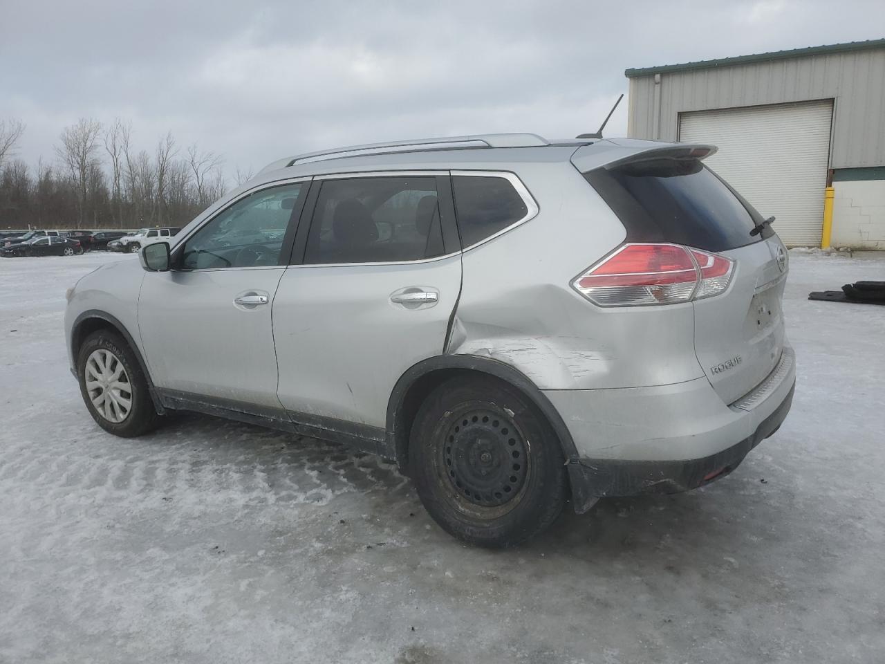 2016 Nissan Rogue - Image 2