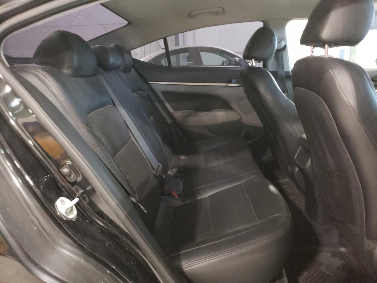 2017 Hyundai Elantra - Image 10