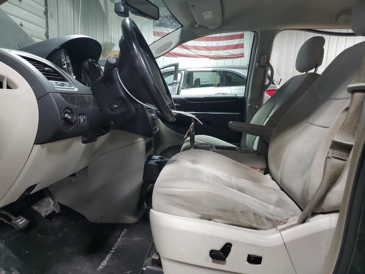 2012 Chrysler Town & Country - Image 7