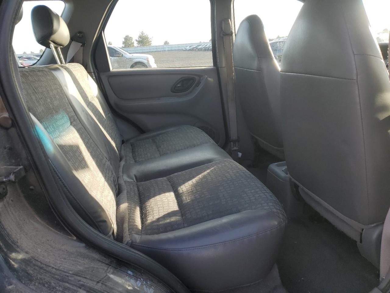 2001 Ford Escape - Image 11