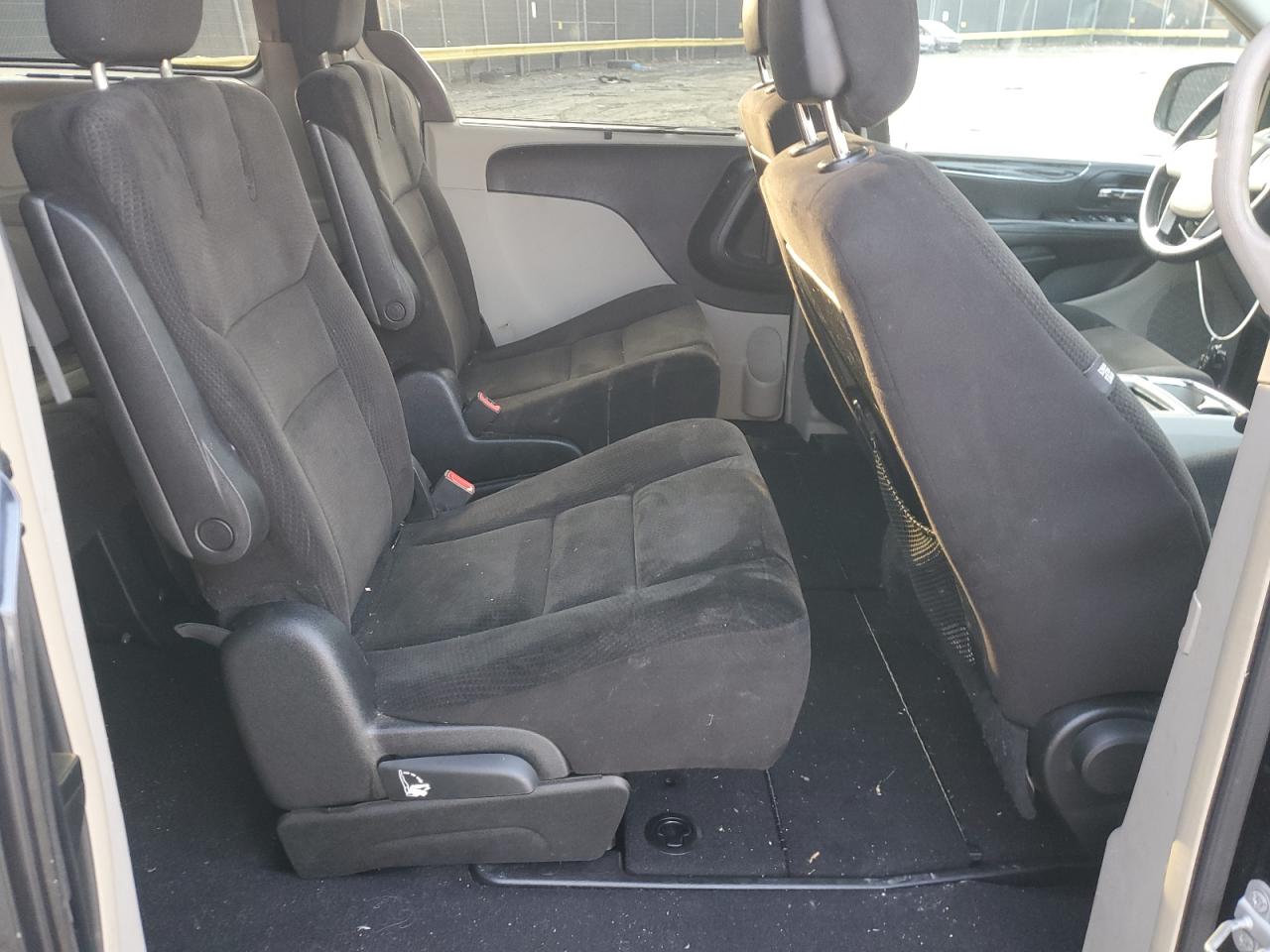 2014 Chrysler Town & Country - Image 11