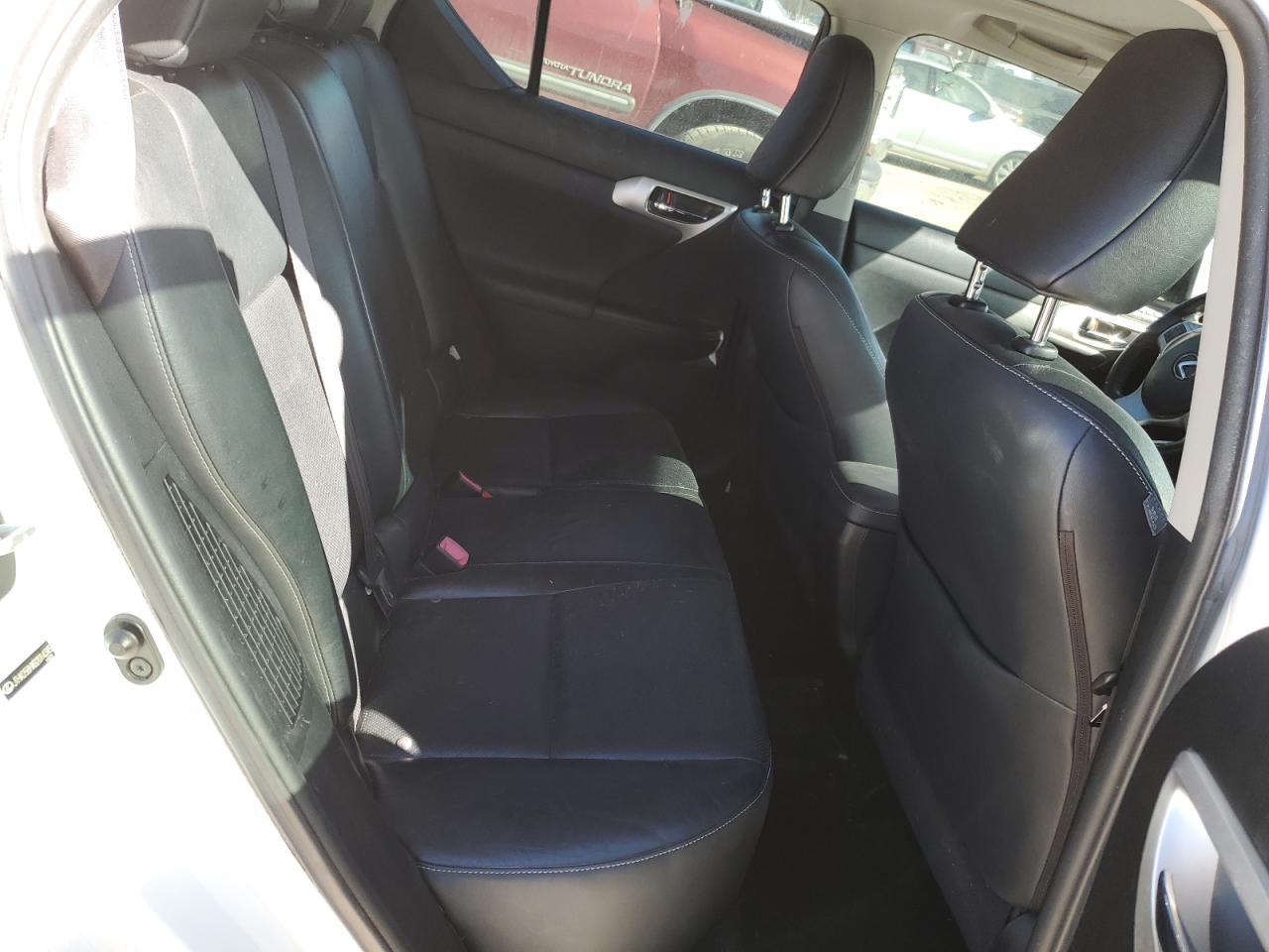 2011 Lexus CT - Image 10