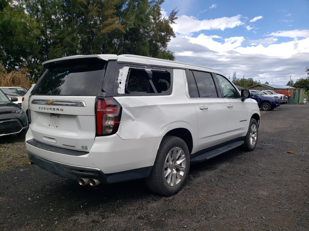 2023 Chevrolet Suburban - Image 3