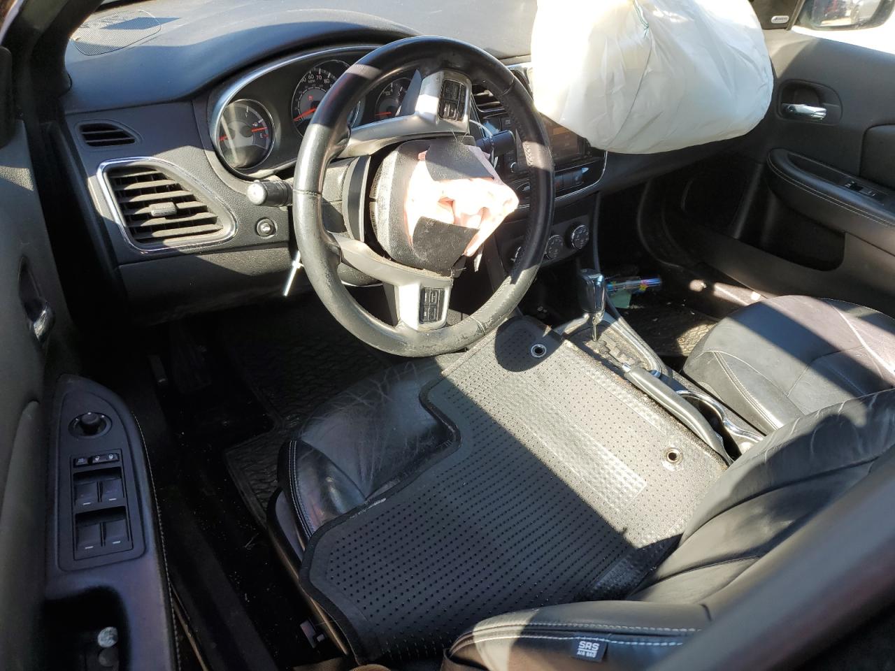 2013 Chrysler 200 - Image 8