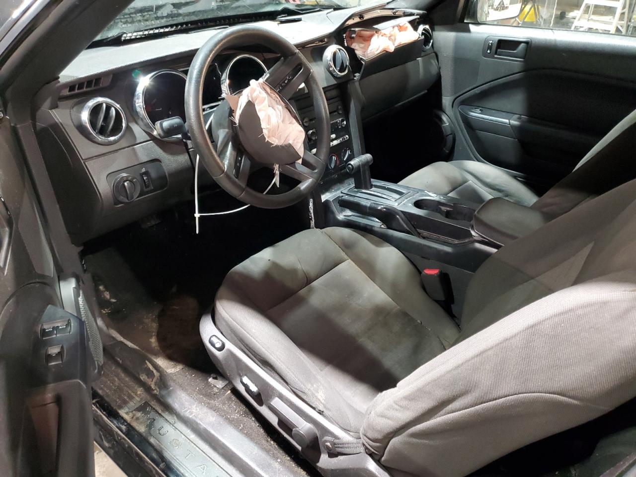 2005 Ford Mustang - Image 8