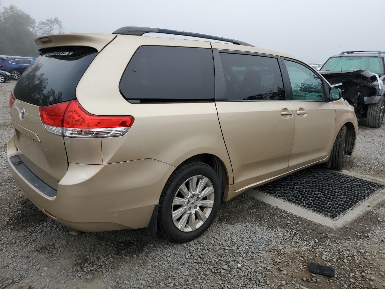 2011 Toyota Sienna - Image 3