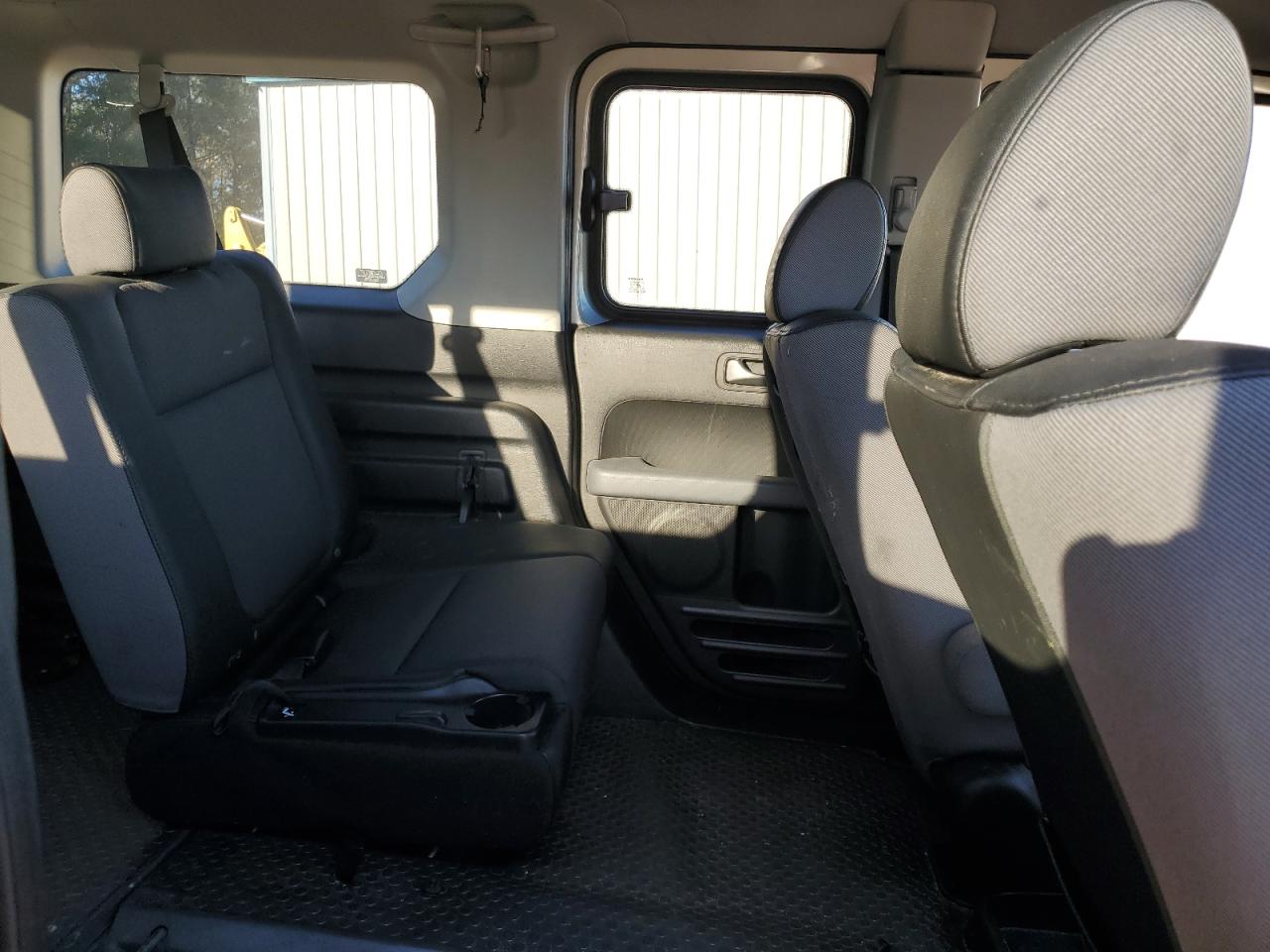 2004 Honda Element - Image 10