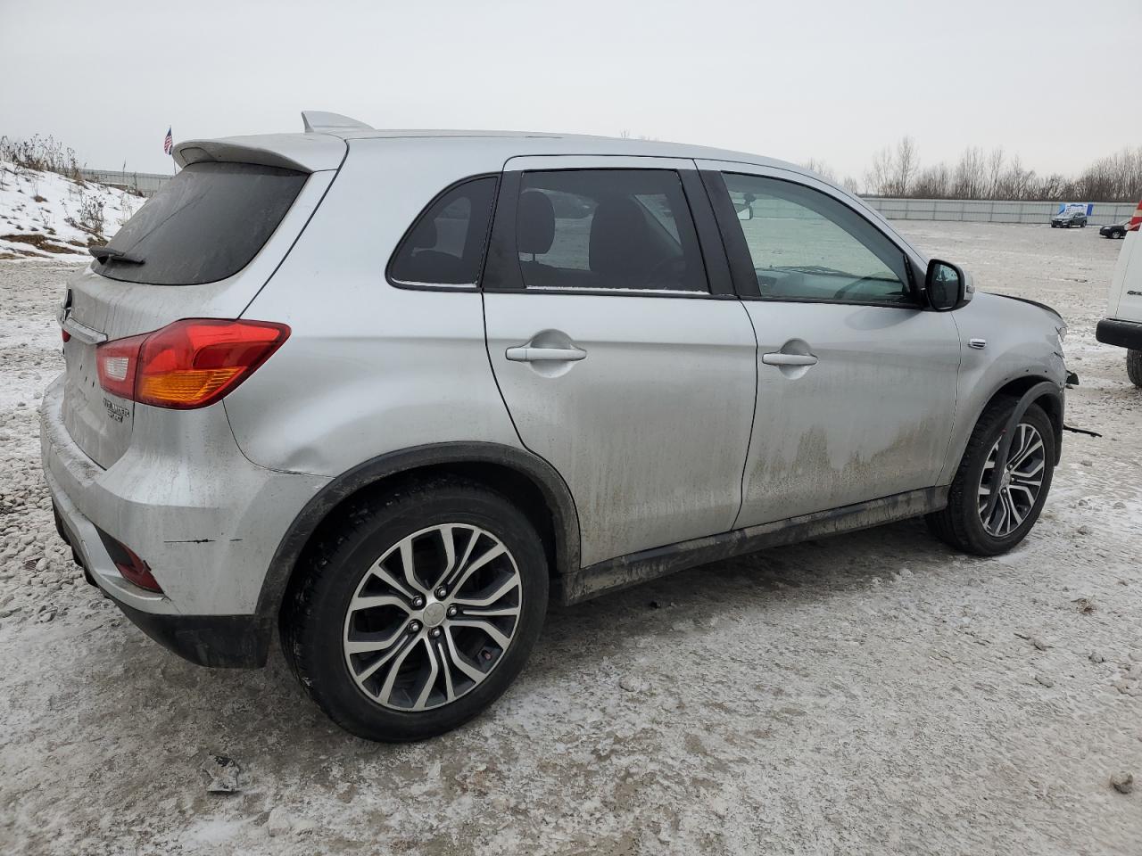 2019 Mitsubishi Outlander - Image 3