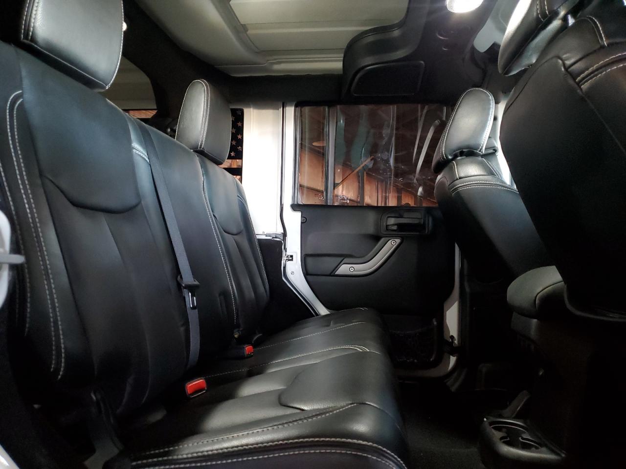 2015 Jeep Wrangler - Image 10
