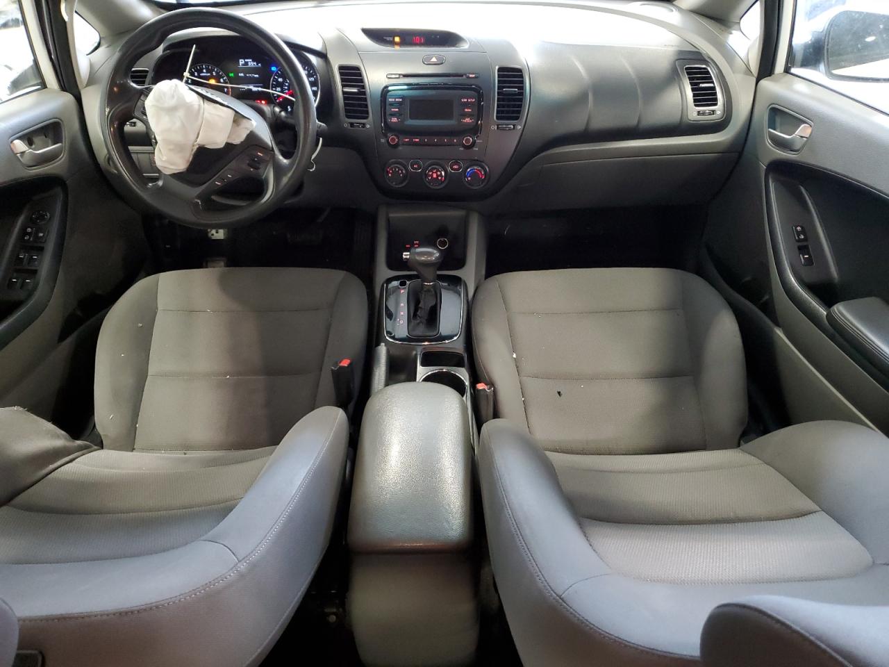 2017 Kia Forte - Image 8