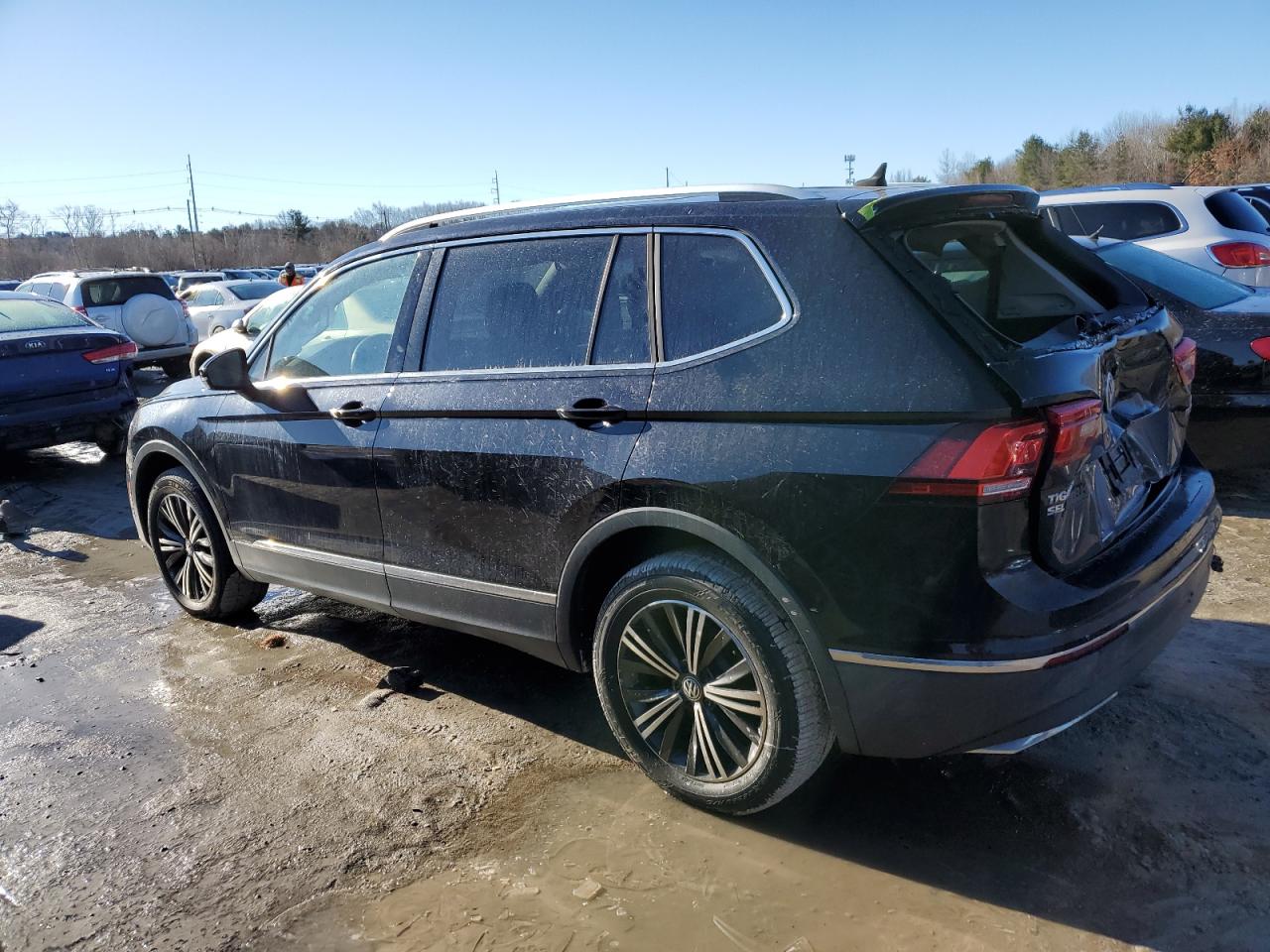 2018 Volkswagen Tiguan - Image 2