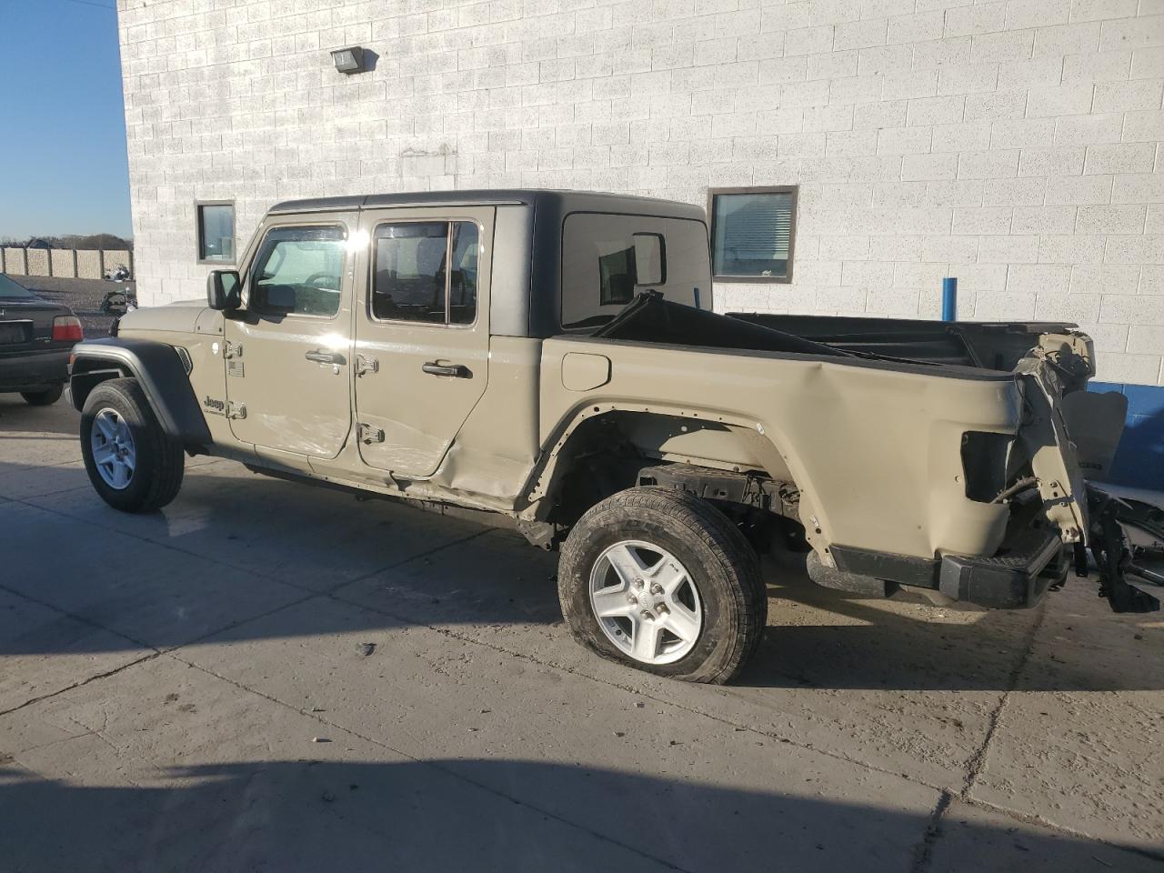 2020 Jeep Gladiator - Image 2