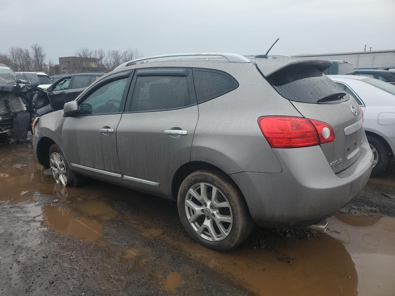 2011 Nissan Rogue - Image 2