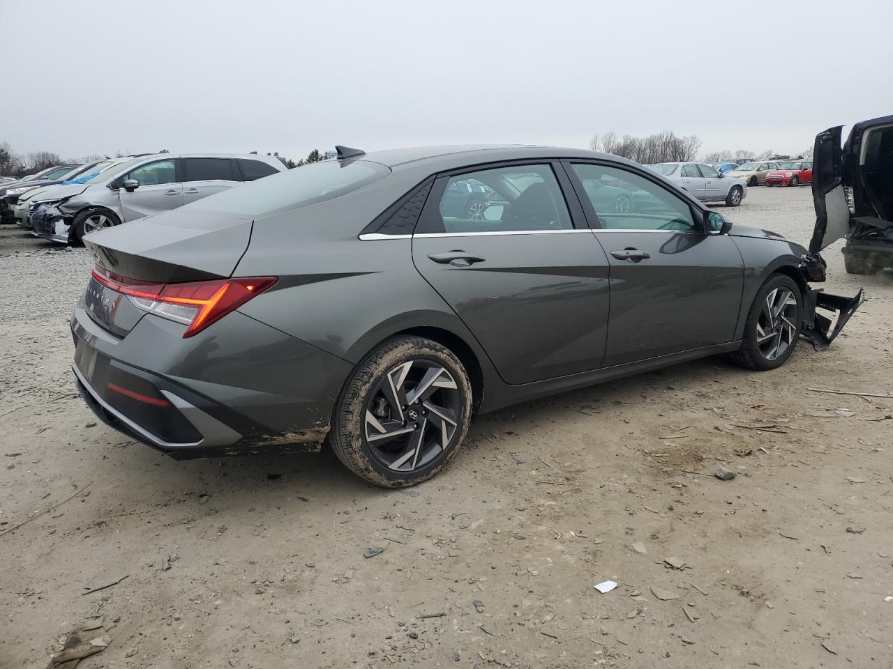 2024 Hyundai Elantra - Image 3