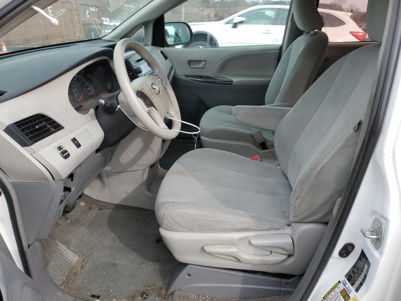 2014 Toyota Sienna - Image 7