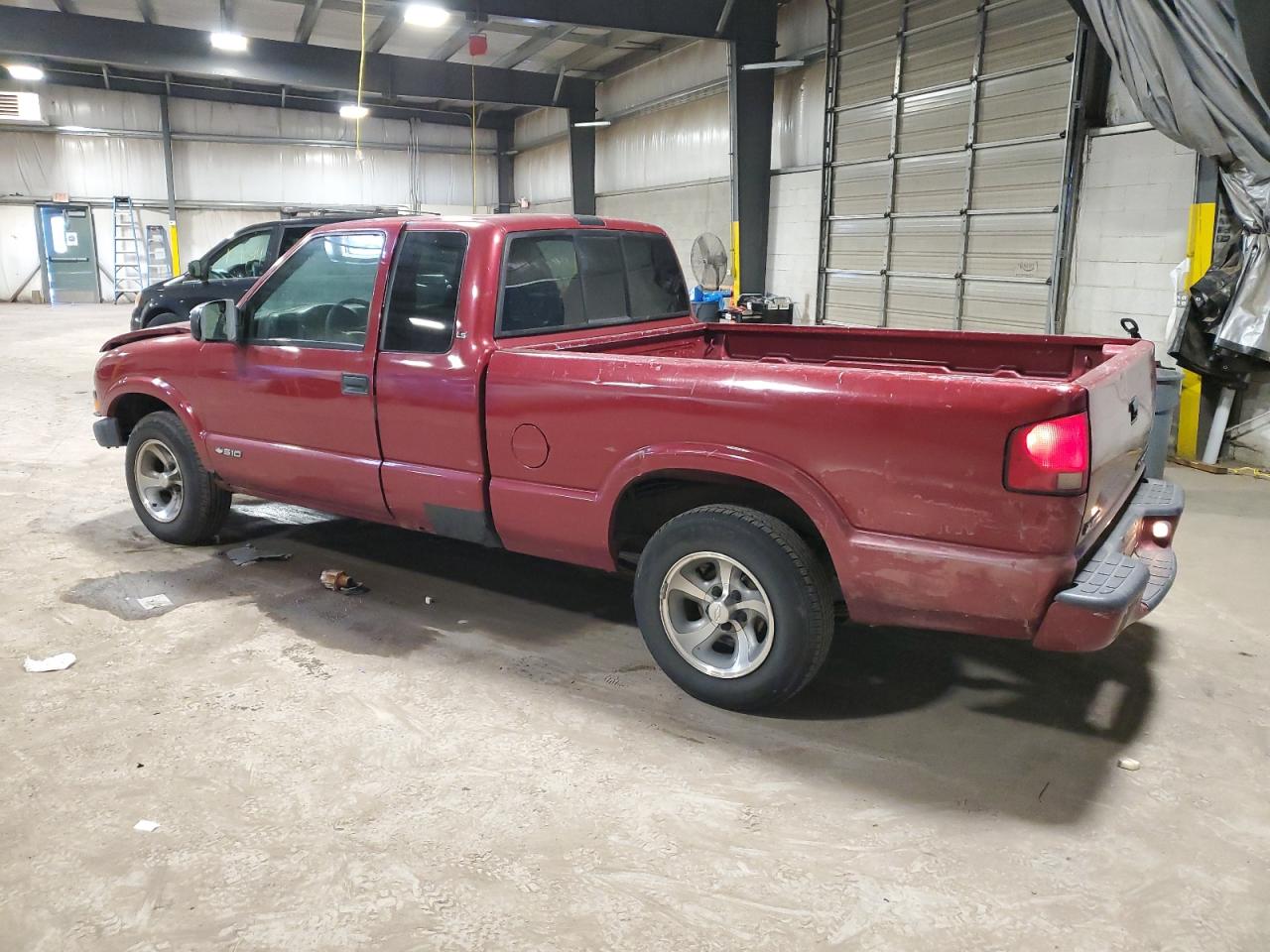 2000 Chevrolet S-10 Pickup - Image 2