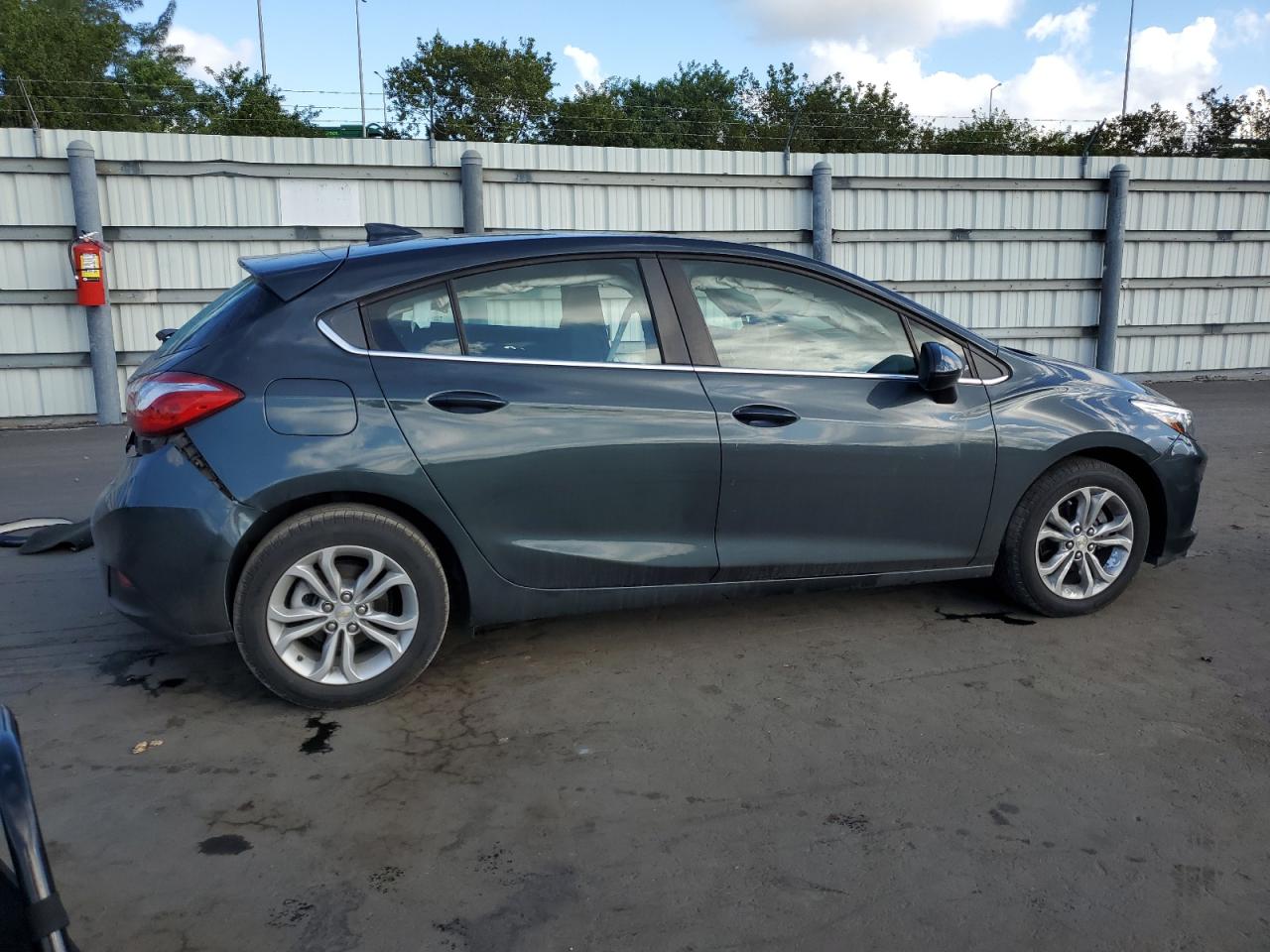 2019 Chevrolet Cruze - Image 3