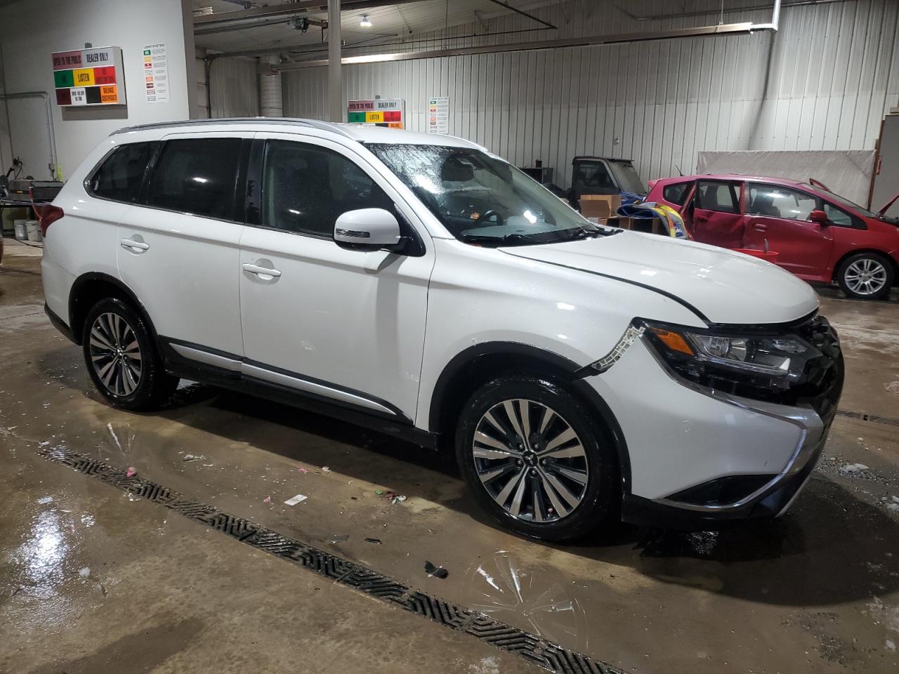 2020 Mitsubishi Outlander - Image 4